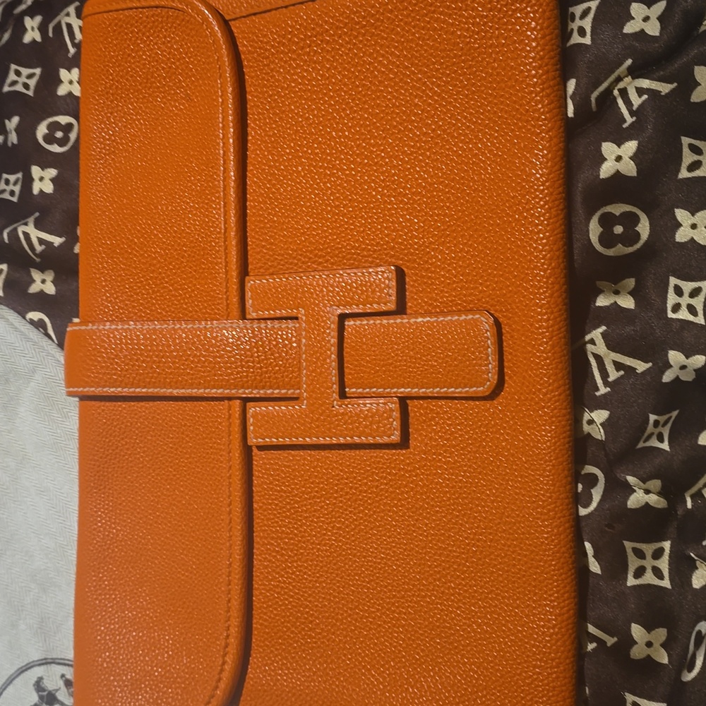 Clutch purse.